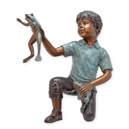 Bronzefigur Junge mit Fröschen, A BRONZE SCULPTURE OF BOY PLAYING WITH A FROG