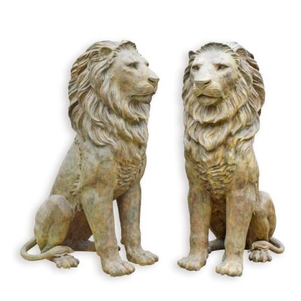 2er-Set Bronzetierfiguren Löwen, Löwenfiguren, A PAIR OF SITTING BRONZE LIONS