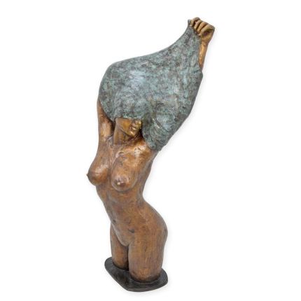 Bronzefigur Frau, die sich entkleidet, A BRONZE SCULPTURE OF AN UNDRESSING FEMALE