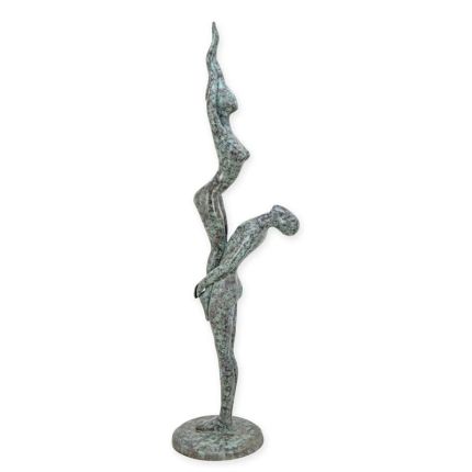 Moderne Bronzefigur akrobatisches Paar, A MODERNIST BRONZE SCULPTURE OF A MALE AND FEMALE NUDE