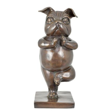 Bronzefigur Bulldogge beim Yoga, A BRONZE SCULPTURE OF A BULLDOG DOING YOGA