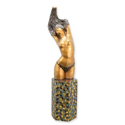 Halbnackte, sich entkleidende Frau - Höhe 193 cm - Bronzestatue - coloriert