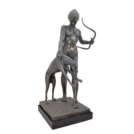 Bronzefigur Diana mit Hund, A BRONZE SCULPTURE OF DIANA WITH HOUND