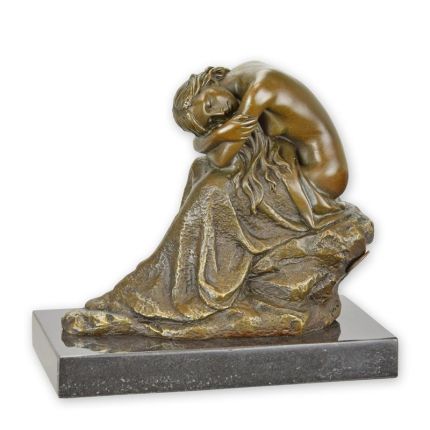 Bronzefigur träumende Frau, A BRONZE SCULPTURE OF A KNEELING BEAUTY