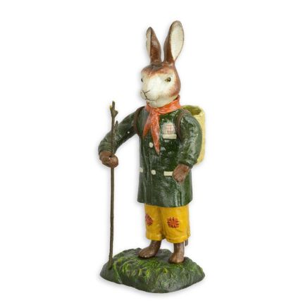 Gusseisen-Hasenfigur, Osterhase, A CAST IRON FIGURINE OF A BUNNY WITH BASKET ON HIS BACK