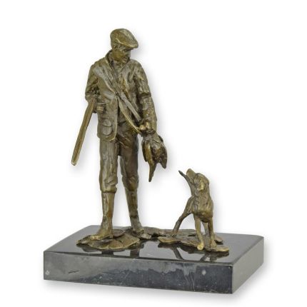 Bronzefigur Jäger mit Hund, A BRONZE SCULPTURE OF A HUNTER WITH HOUND