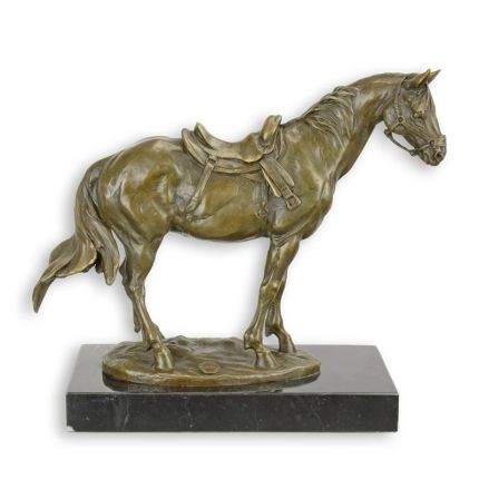 Bronzefigur Pferd mit Sattel, A BRONZE SCULPTURE OF A MOUNTED HORSE