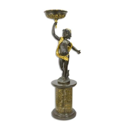 Bronzene Pflanzfigur Putte, A BRONZE FIGURAL PLANTER OF A PUTTO