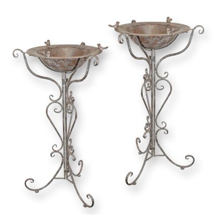 2er-Set Eisen-Vogelbäder, A PAIR OF IRON BIRD BATHS