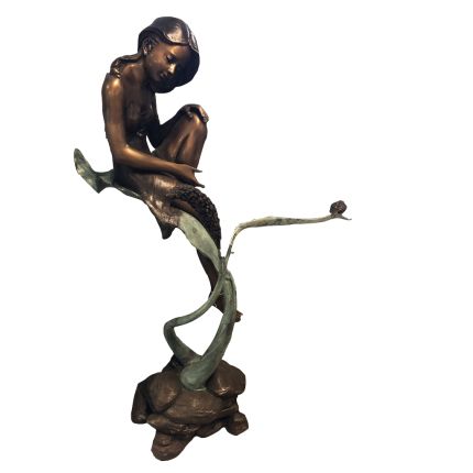 Bronze Figur, junge Frau auf einem Blatt, Baum, Bronzefigur, Gartendekoration