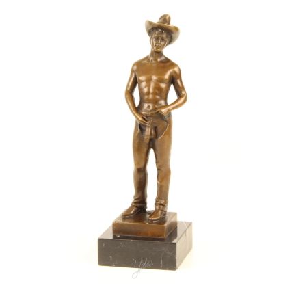 Bronzefigur männlicher Akt in Cowboy-Kleidung, H. 27 cm, Nacktfigur, Erotikfigur, Männererotik, A BRONZE SCULPTURE OF A SEMI NUDE MAN DRESSED AS A COWBOY