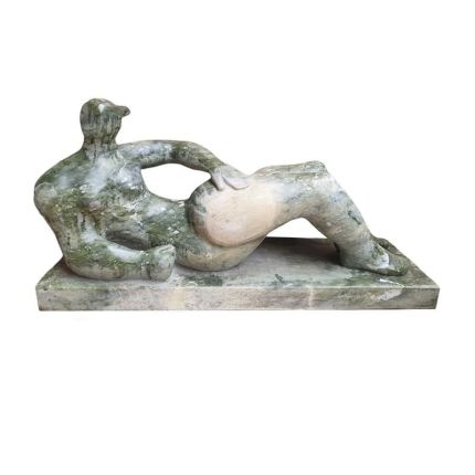 Moderne Bronzefigur männlicher Akt, A MODERNIST BRONZE SCULPTURE OF A RECLING MALE NUDE