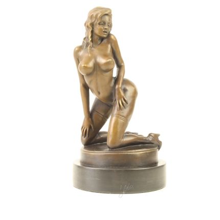 Erotische Bronzefigur - Frau in aufreizender Pose