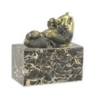 Bronzetierfigur Panda, A BRONZE SCULPTURE OF AN EATING PANDA