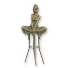 Bronzefigur Frau auf Barhocker, A BRONZE SCULPTURE OF A LADY ON BARCHAIR