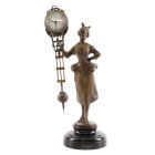 Tischdekoration Uhr mit Frauenfigur, A MYSTERIEUSE TABLE CLOCK SHAPED AS A WOMAN