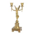 2-flammiger Kerzenhalter, A TWO LIGHT GILT BRONZE CANDELABRUM