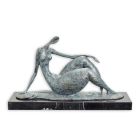 Moderne Bronzefigur weiblicher Akt, A MODERNIST BRONZE SCULPTURE OF A FEMALE NUDE