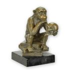 Bronzetierfigur Darwin-Affe, A BRONZE SCULPTURE OF THE PHILOSOPHIZING DARWIN MONKEY