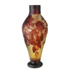 Kameoglas-Vase "Trauben", A CAMEO GLASS VASE 'GRAPES'