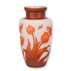 Kameo-Glasvase Tulpendekor, Höhe 29,8 cm, Blumendekor, Blumenvase, A CAMEO GLASS VASE 'TULIP'