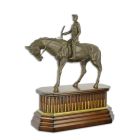 Bronzefigur Jockey mit Pferd auf Holzsockel, A BRONZE SCULPTURE OF A JOCKEY ON HORSE ON WOODEN BASE