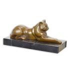 Moderne Bronzetierfigur Katze, A MODERNIST BRONZE SCULPTURE OF A RECLINING CAT