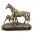 Bronzefigur Pferd mit Fohlen, A BRONZE GROUP OF A HORSE AND COLT