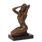 Bronzefigur weiblicher Akt, A BRONZE SCULPTURE OF A SITTING NUDE