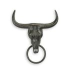 Gusseisenwanddekoration Stierkopf mit Ring, A CAST IRON BULL SKULL TOWEL HOLDER