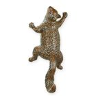 Eichhörnchenfigur mit Haken, Gusseisen, A CAST IRON CLIMBING SQUIRREL COAT HOOK