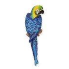 Wanddekoration Papageienfigur aus Gusseisen, A CAST IRON WALL MOUNT BLUE AND YELLOW MACAW