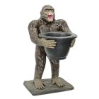 Gusseisen-Pflanztopf in mit Gorillafigur, A CAST IRON MONKEY PLANTER