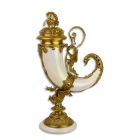 Porzellandekoration Füllhorn mit Bronzeanteilen, A BRONZE MOUNTED PORCELAIN CORNUCOPIA HORN
