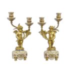 2er-Set Kerzenhalter aus Porzellan und Bronze, A PAIR OF BRONZE MOUNTED TWO BRANCH PORCELAIN CANDELABRA