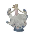 Porzellanfigur Tänzerin, A PORCELAIN FIGURINE OF A DANCER