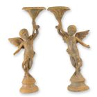 Paar Kerzenhalter Putten aus Gusseisen, rostfarben, A PAIR OF RUSTY CAST IRON PUTTI CANDLESTANDS