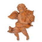 Wanddekoration Gusseisenfigur Putte, rostfarben, A RUSTY CAST IRON WALL MOUNT PUTTO HOLDING A CORNUCOPIA