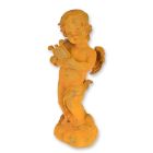 Gusseisenfigur Putte, rostfarben, A RUSTY CAST IRON FIGURINE OF A PUTTO PLYING HARP