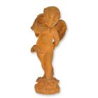 Gusseisenfigur Putte, rostfarben, A RUSTY CAST IRON FIGURINE OF A PUTTO WITH BUTTERFLY