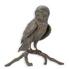 Bronzefigur Eule auf einem Ast, A BRONZE SCULPTURE OF AN OWL ON A BRANCH