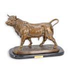 Bronzetierfigur Stier, H. 32,5 cm, L. 47 cm, Stierfigur, Bronzestier, Tierfigur, Gartenfigur, Dekofigur, A BRONZE SCULPTURE OF A BULL