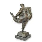 Moderne Bronzefigur nackte Tänzerin, A MODERNIST BRONZE SCULPTURE OF A FEMALE NUDE DANCER