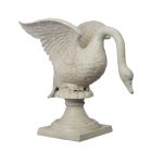 Gusseisenfigur Schwan auf einem Sockel, A CAST IRON SCULPTURE OF A SWAN ON BASE