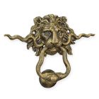 Türklopfer aus Gusseisen Löwenkopf mit Schlangen, A CAST IRON LION AND SNAKE DOOR KNOCKER