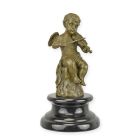 Bronzefigur Putte mit Violine, Puttenfigur, Engelfigur, Bronzeengel, Musikantenfigur, A BRONZE SCULPTURE OF A PUTTO PLAYING VIOLIN