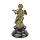 Bronzefigur Putte mit Harfe, Puttenfigur, Engelfigur, Bronzeengel, Dekofigur, Musikantenfigur, A BRONZE SCULPTURE OF A PUTTO PLAYING HARP