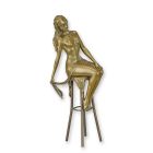 Bronzefigur halbnackte Frau auf Barhocker, H. 29,1 cm, Frauenfigur, Nacktfigur, Frauenakt, A BRONZE SCULPTURE OF A LADY ON BARCHAIR