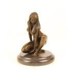 Bronzefigur weiblicher Akt, A BRONZE SCULPTURE OF A FEMALE NUDE