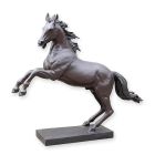 Bronzetierstatue Pferd, Pferdefigur, Bronzepferd, Tierstatue, Gartenstatue, A BRONZE SCULPTURE OF A STAGGERING HORSE